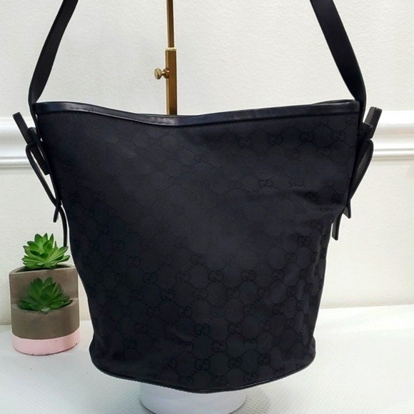 ๐ฎ๐น Gucci Black GG Canvas Monogram Leather Trim Bucket Shoulder Bag ๐ฎ๐น ๐ค๐ค - Picture 1 of 17